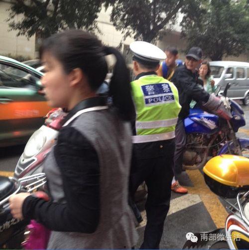 交警网友爆料视频,惊险一幕,视频记录现场惊魂瞬间 第3张 交警网友爆料视频,惊险一幕,视频记录现场惊魂瞬间 第3张
