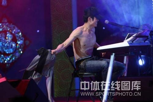 周杰伦多人运动被爆料视频,多人运动场面引热议 第3张 周杰伦多人运动被爆料视频,多人运动场面引热议 第3张